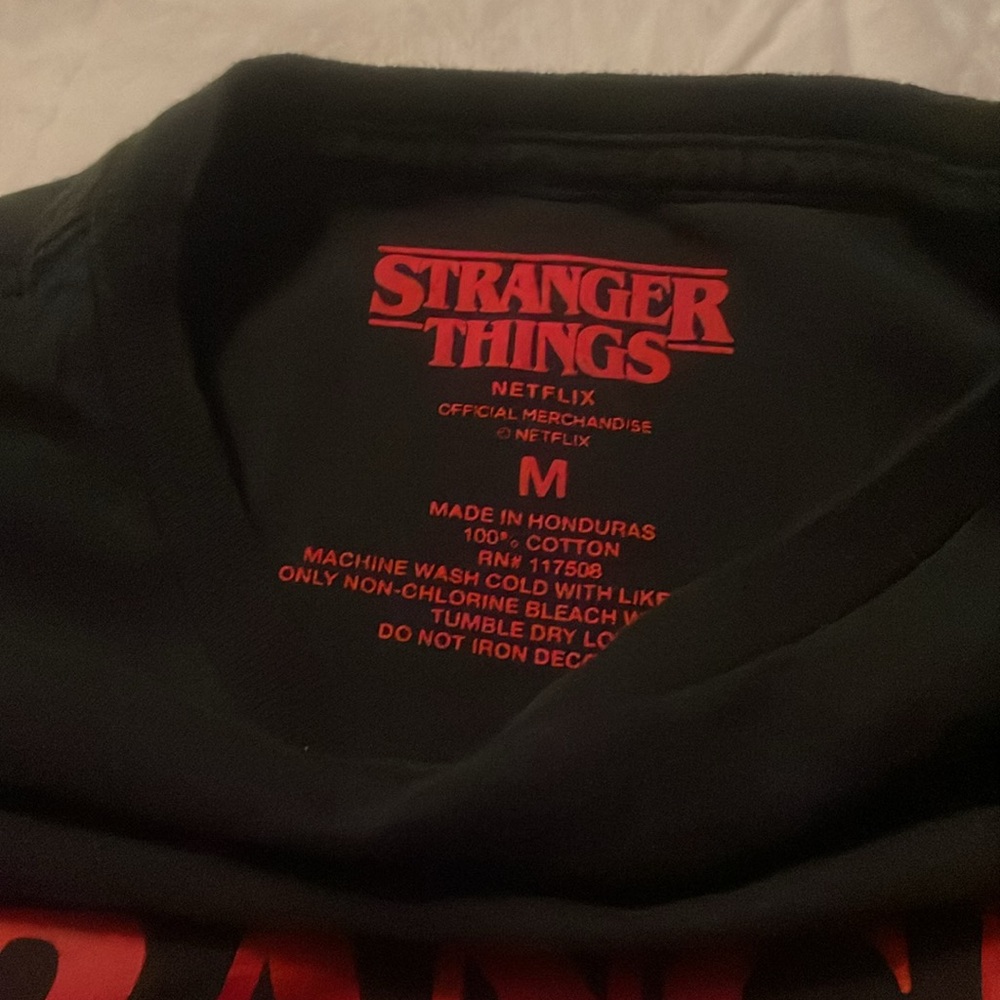 Stranger Things T-Shirt - Picture 3 of 3
